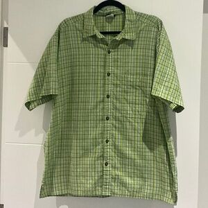 Patagonia pucker wear shirt men’s size large in green plaid